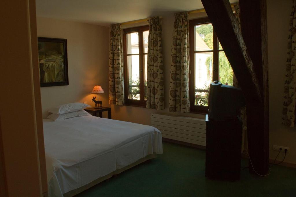 Les Cigognes Hotel Abreschviller Bagian luar foto