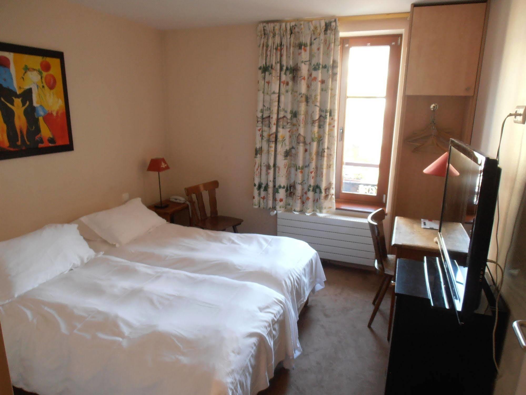 Les Cigognes Hotel Abreschviller Bagian luar foto